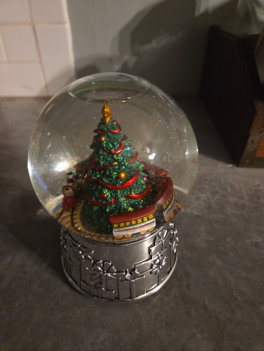 Reed&Barton Vintage Musical Snow Globe -Tree And Rotating Train.